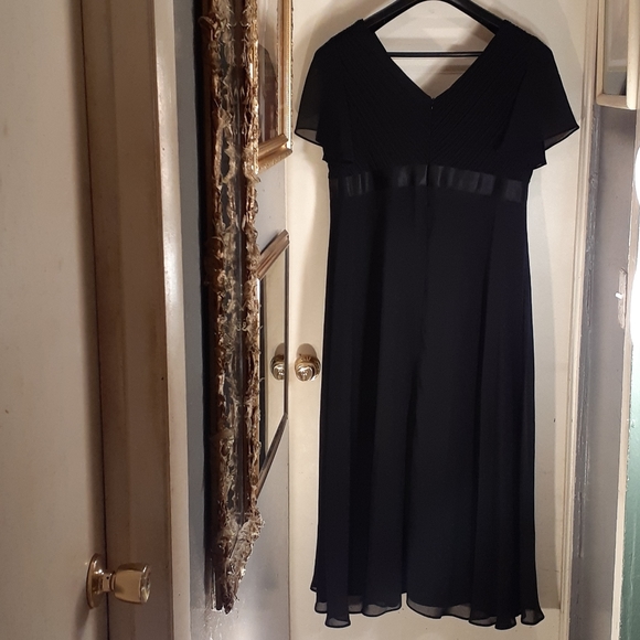 EVER ♡ PRETTY black maxi dress - Picture 6 of 10